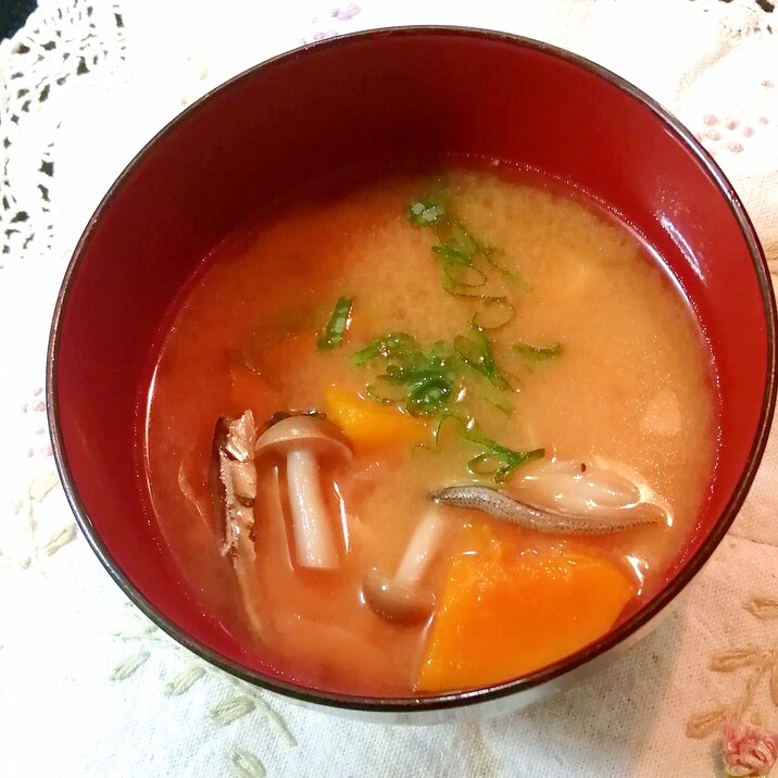 かぼちゃとしめじのみそ汁♡ハロウィン和食♡無添加